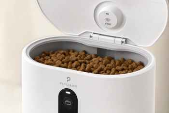 Stop food theft. Feed each pet exactly what they need with collar-activated RFID technology.